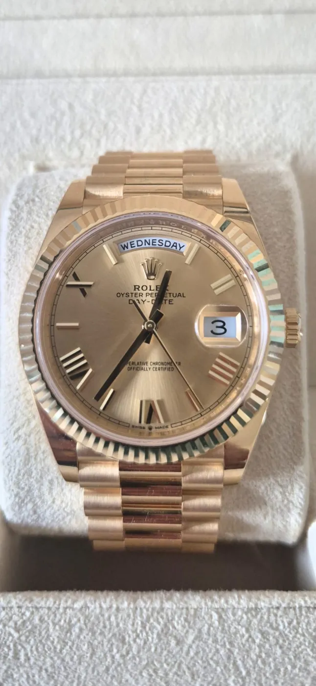 Yellow gold Rolex Day-Date with champagne dial, fluted bezel and President bracelet, in its box